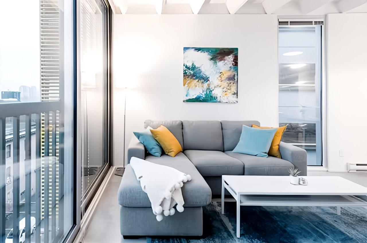Modern, Bright & 1-bed Downtown Close To Rogers Arena Vancouver
