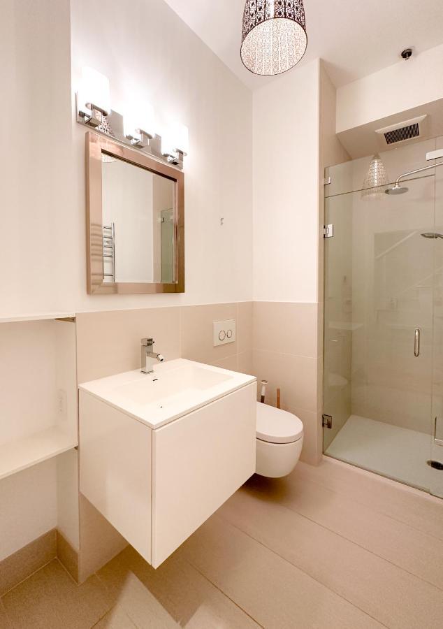 Historic Townhouse In Kitsilano