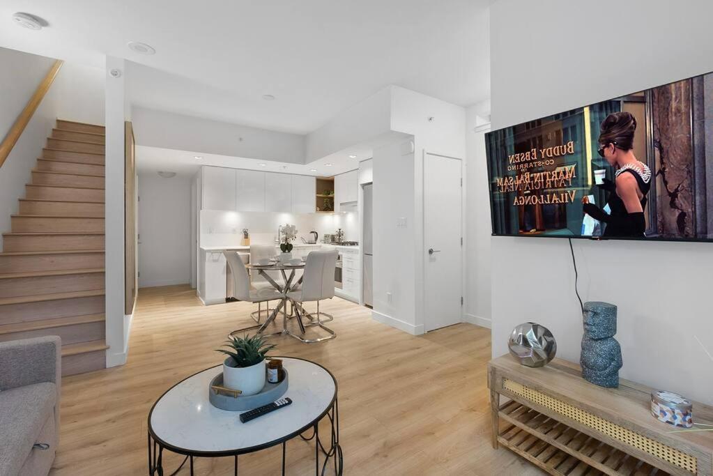 Elegant 2-bedroom Duplex Haven In Vibrant Yaletown *
