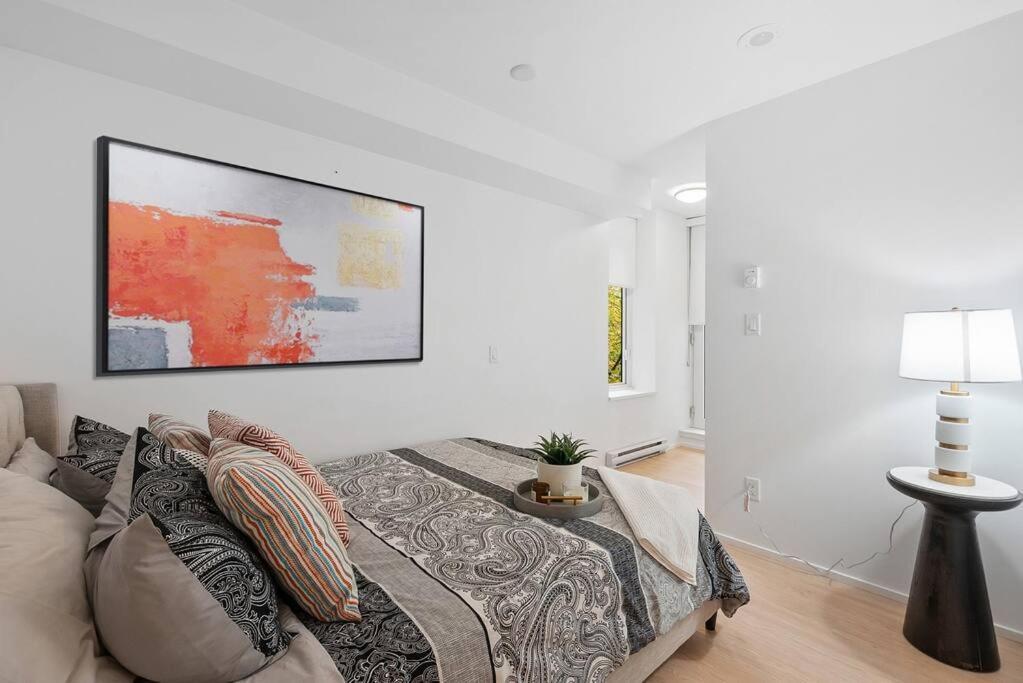 Elegant 2-bedroom Duplex Haven In Vibrant Yaletown Apartment