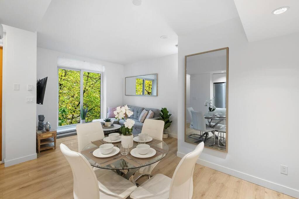 Elegant 2-bedroom Duplex Haven In Vibrant Yaletown Apartment Vancouver