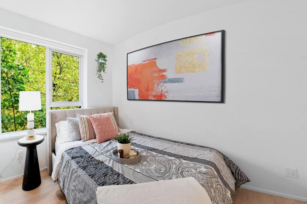 Elegant 2-bedroom Duplex Haven In Vibrant Yaletown Vancouver