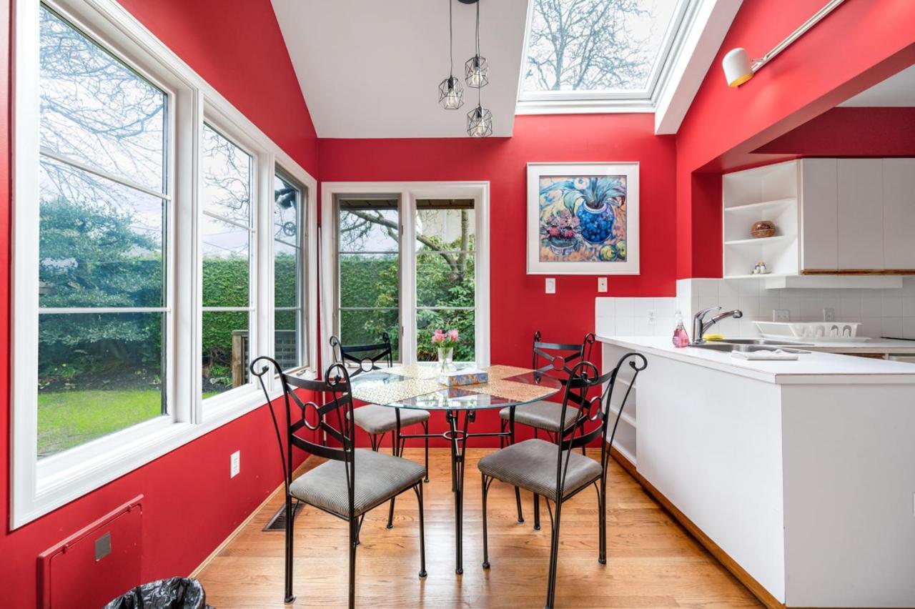 Holiday home Tranquil Haven Near Attractions 2bd Upper Floor Or 2bd Basement Floor Vancouver