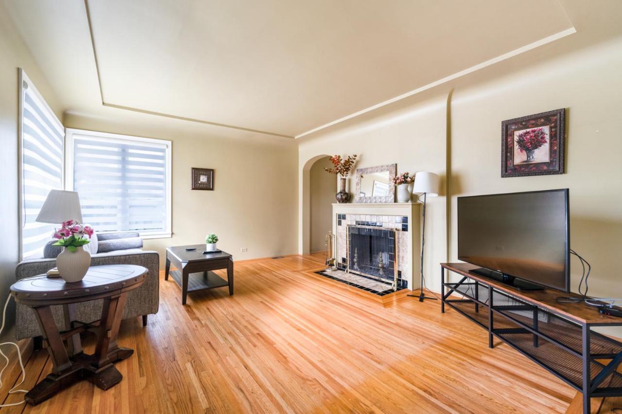 Holiday home Tranquil Haven Near Attractions 2bd Upper Floor Or 2bd Basement Floor Vancouver