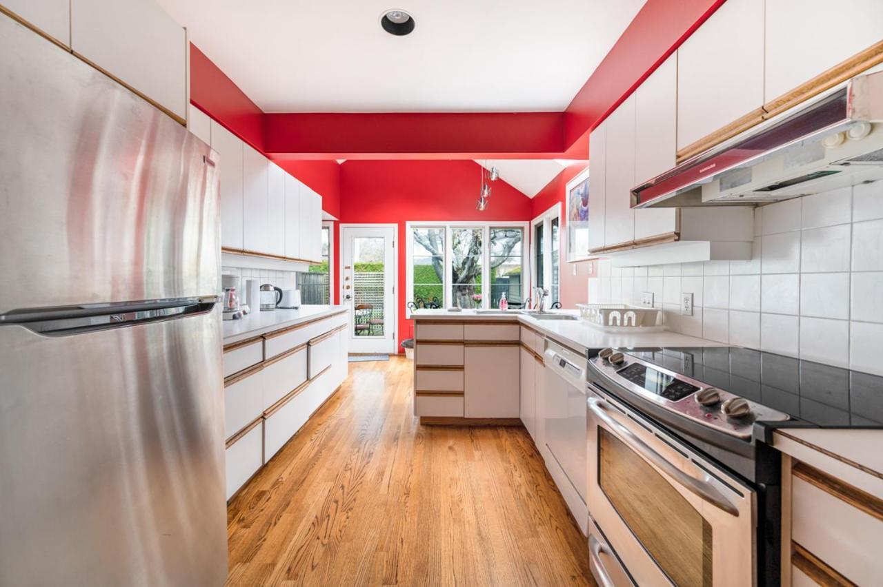 Tranquil Haven Near Attractions 2bd Upper Floor Or 2bd Basement Floor * Vancouver