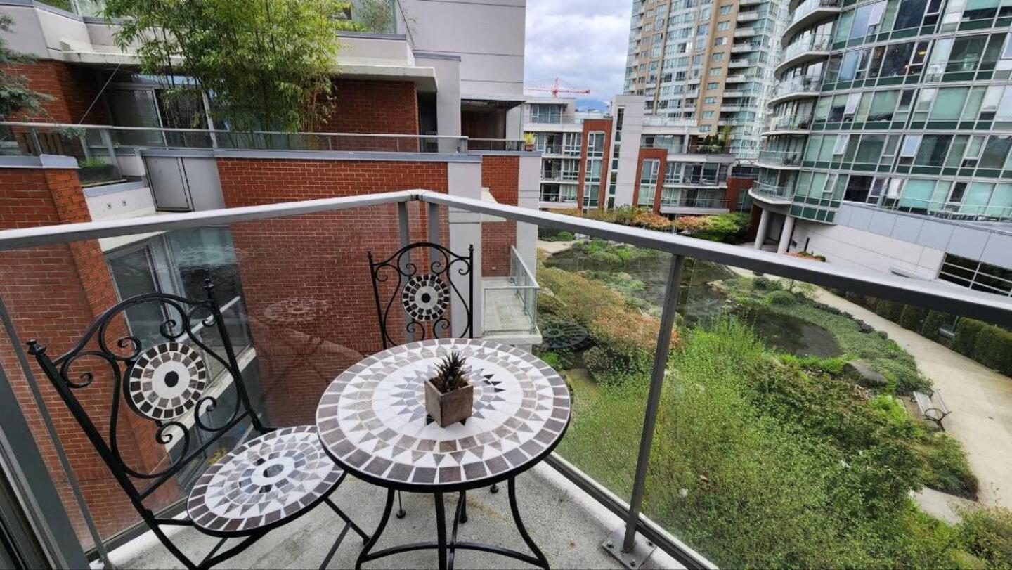 Beautiful 1 Bedroom In The Heart Of Downtown: Parking, Pool & Gym *