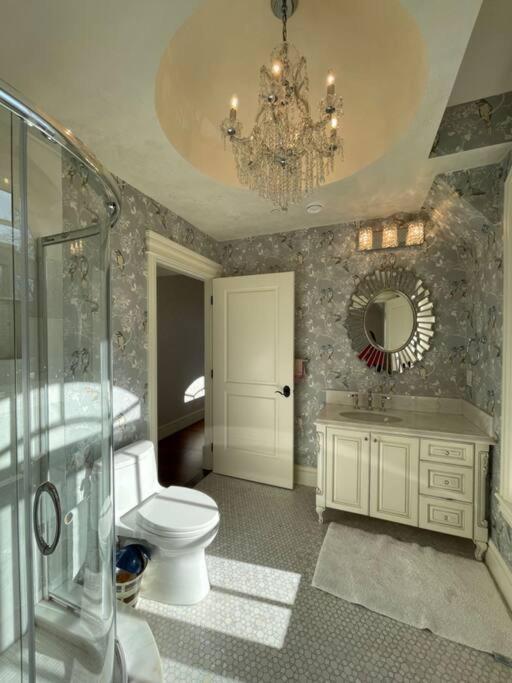 Oceanview Luxury 4-bedrooms Point Grey