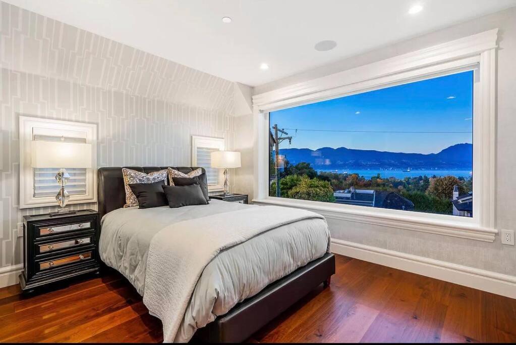 Oceanview Luxury 4-bedrooms Point Grey * Vancouver