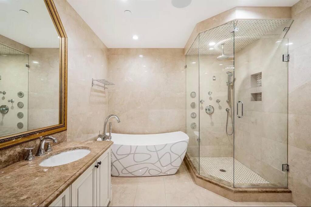 Oceanview Luxury 4-bedrooms Point Grey * Vancouver