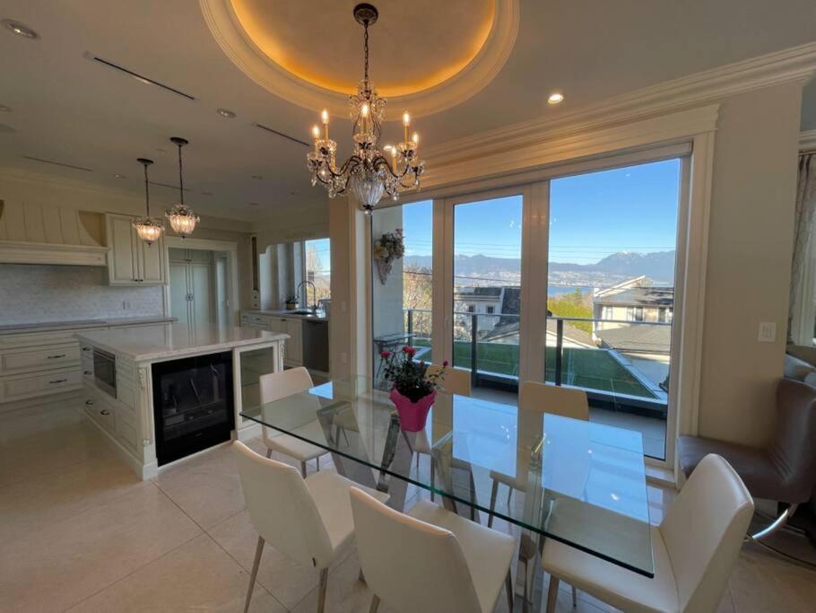 Oceanview Luxury 4-bedrooms Point Grey Holiday home Vancouver