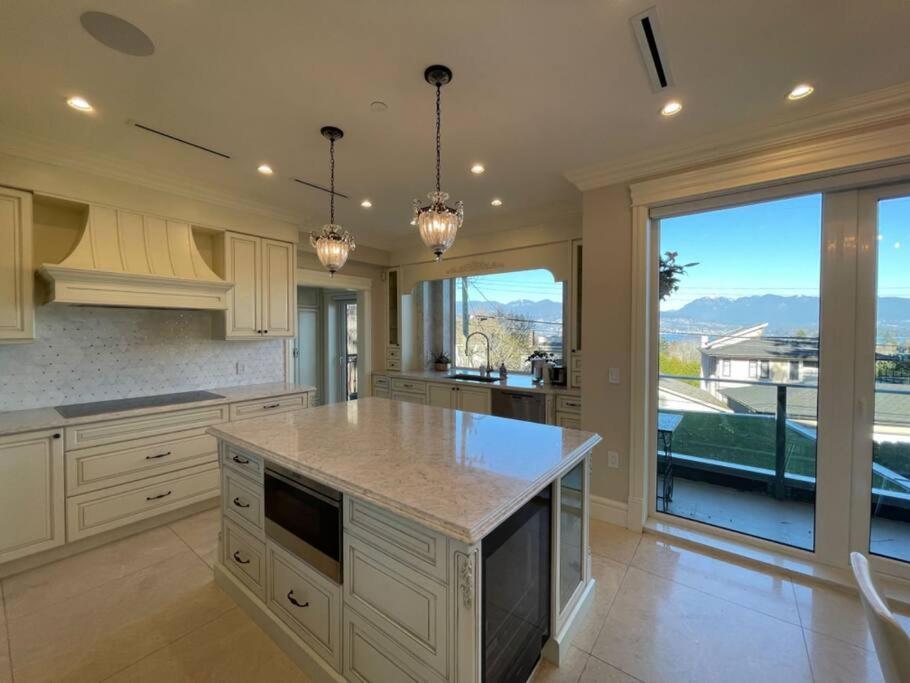 Holiday home Oceanview Luxury 4-bedrooms Point Grey Vancouver