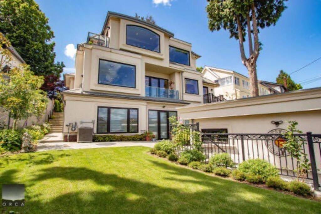 Oceanview Luxury 4-bedrooms Point Grey Vancouver