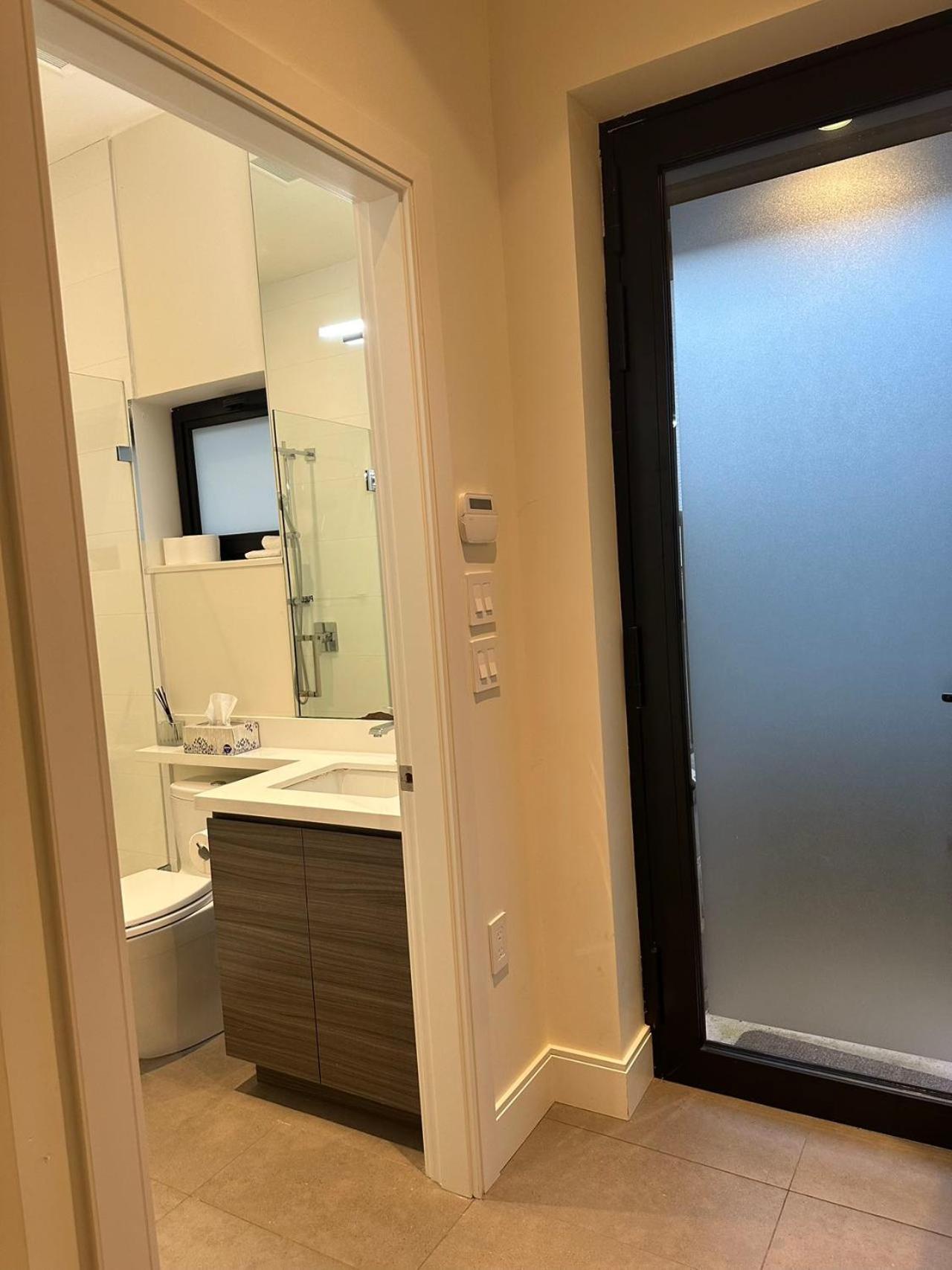 Villa A Tiny House Near Ubc 温哥华ubc小别墅 *