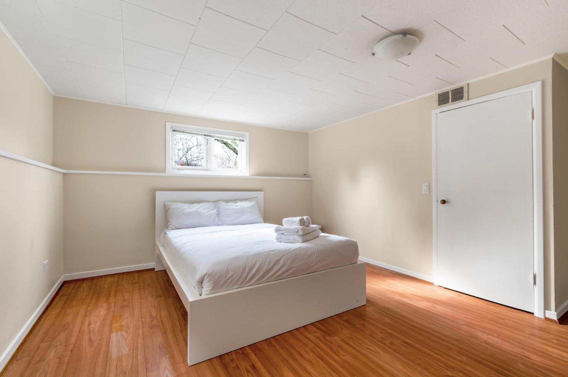 Tranquil Haven Near Attractions 2bd Upper Floor Or 2bd Basement Floor Vancouver