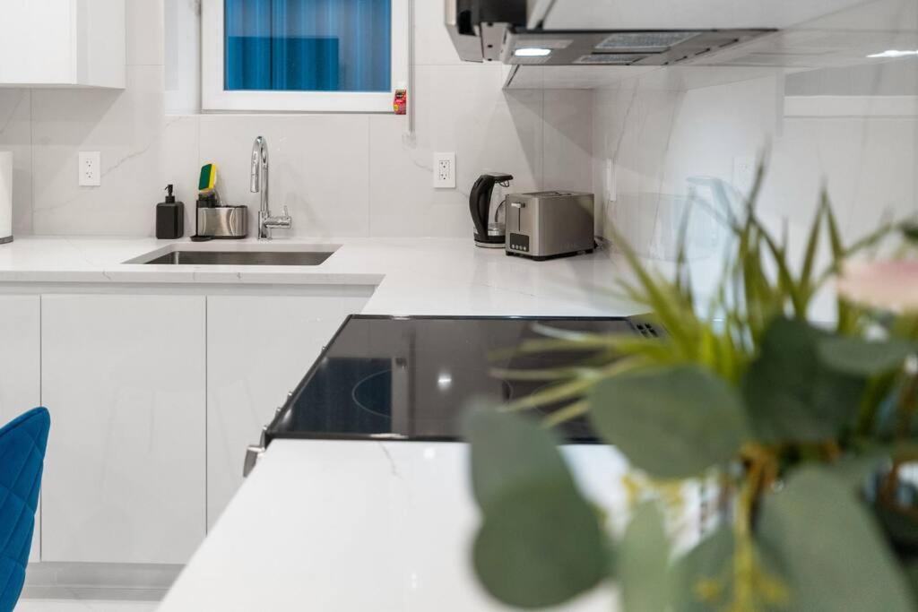 Brand New 2 Bedroom Point Grey Getaway Apartment Vancouver