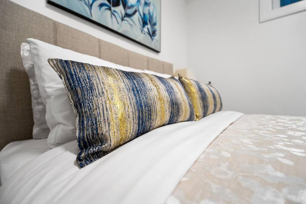 Brand New 2 Bedroom Point Grey Getaway Apartment *