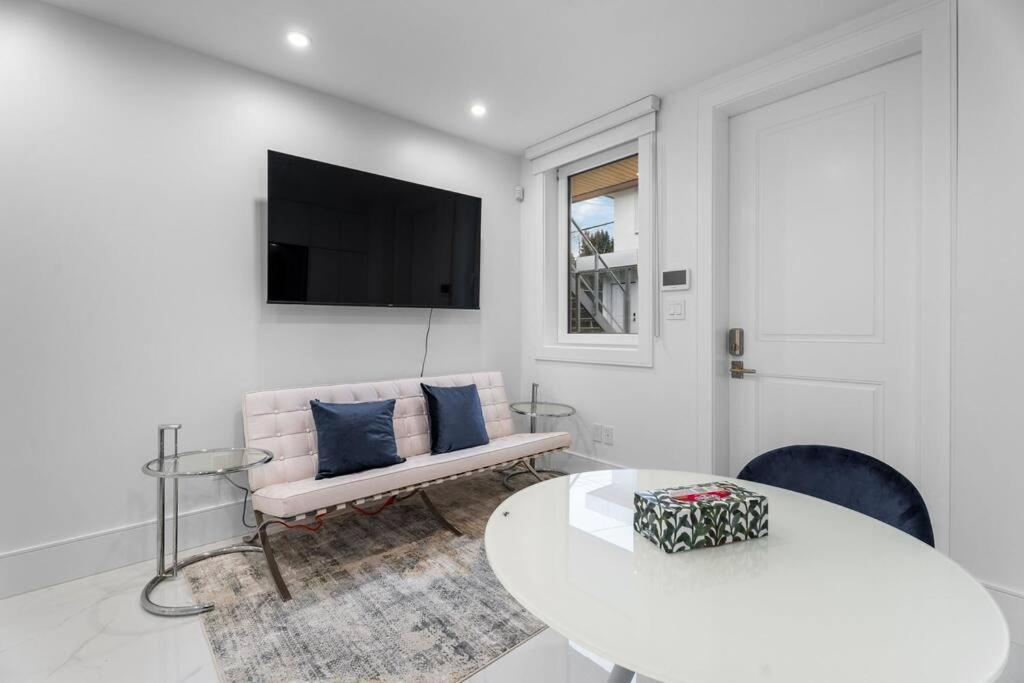 Brand New 2 Bedroom Point Grey Getaway *