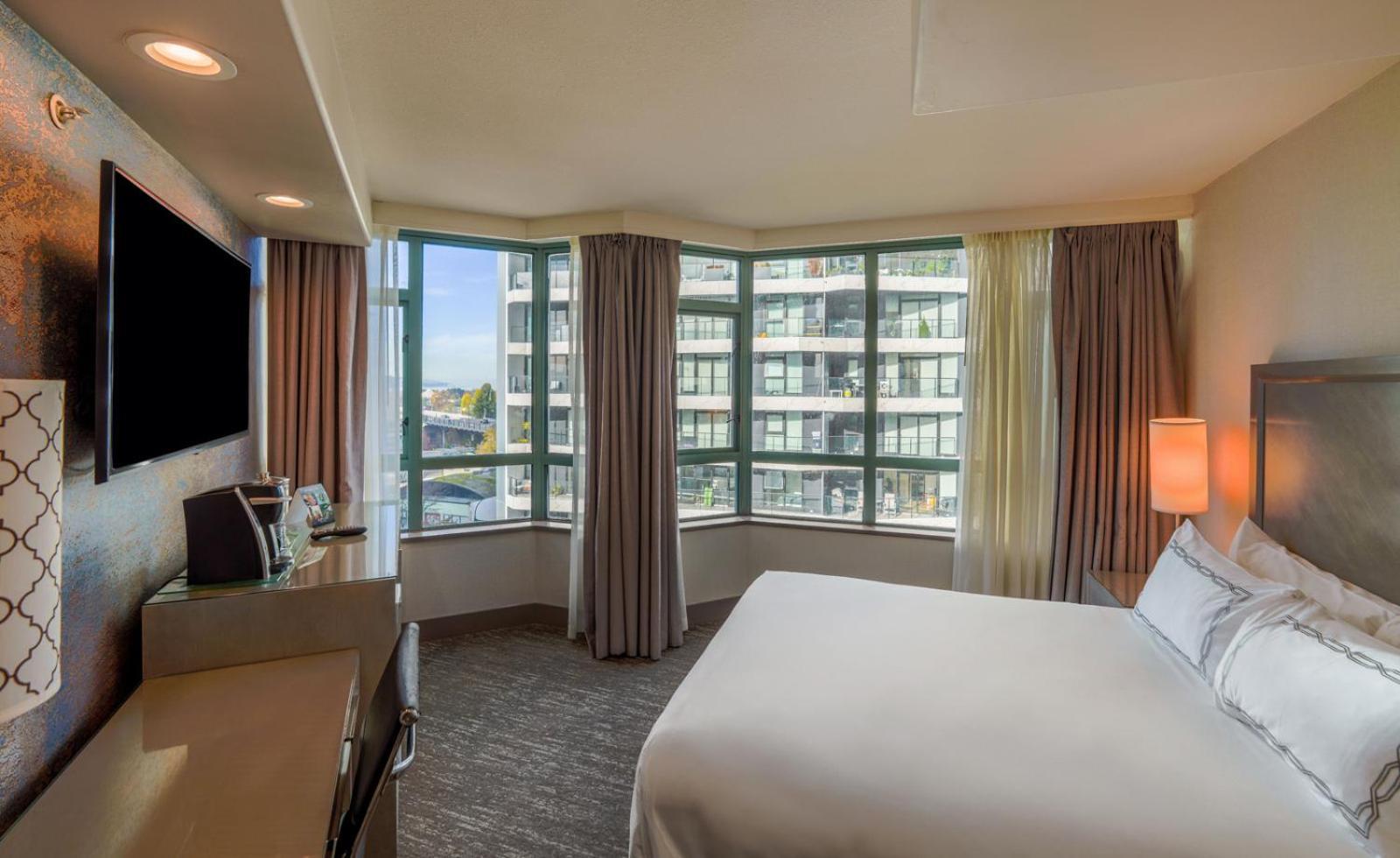 Hotel The Parker And Rooftop 4*