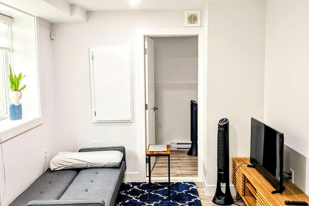 2 Bedrooms Free Parking Location Apartment Vancouver