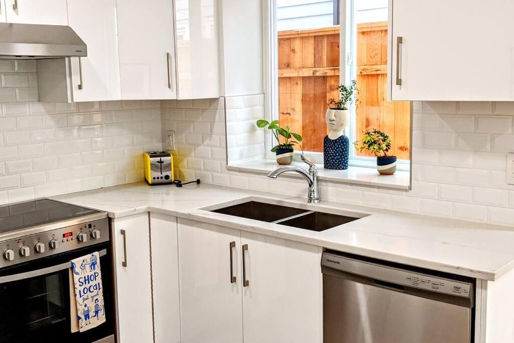 2 Bedrooms Free Parking Location Apartment *