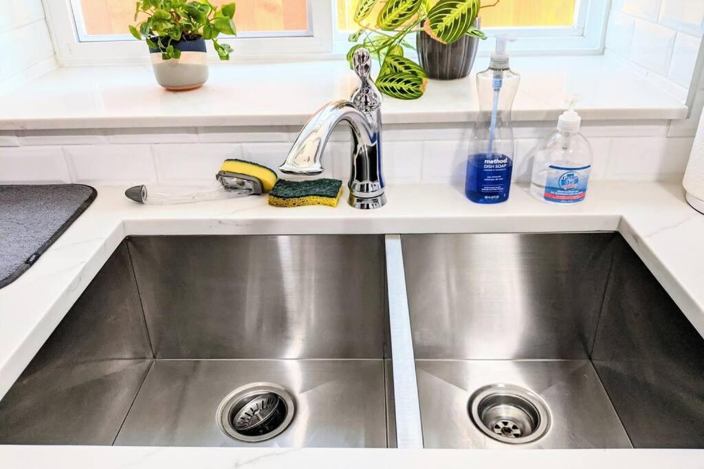 2 Bedrooms Free Parking Location Apartment *