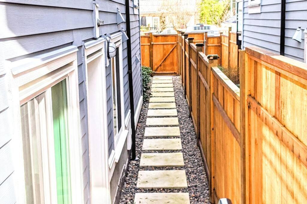 Apartment 2 Bedrooms Free Parking Location Vancouver