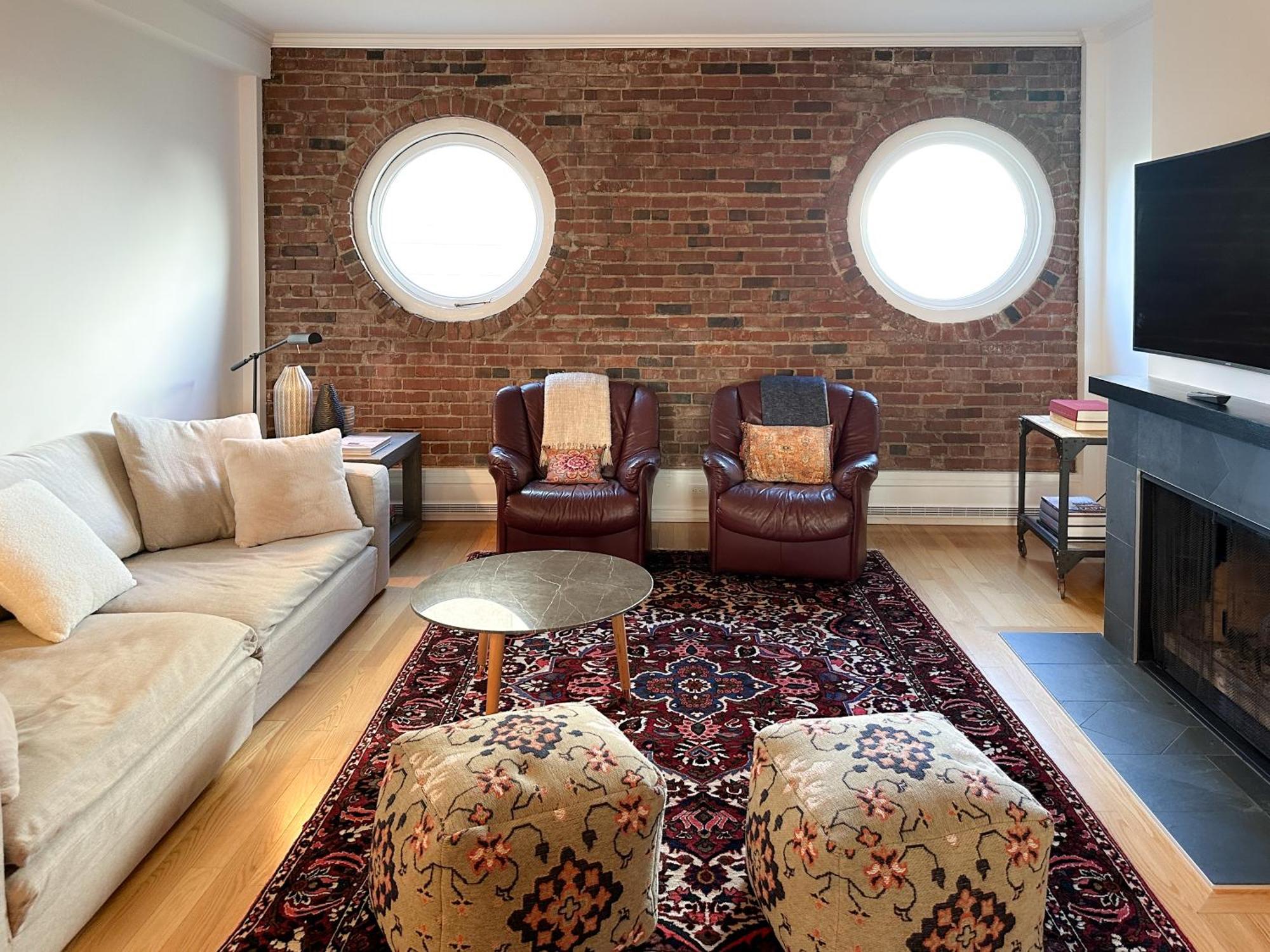 Historic Townhouse In Kitsilano *