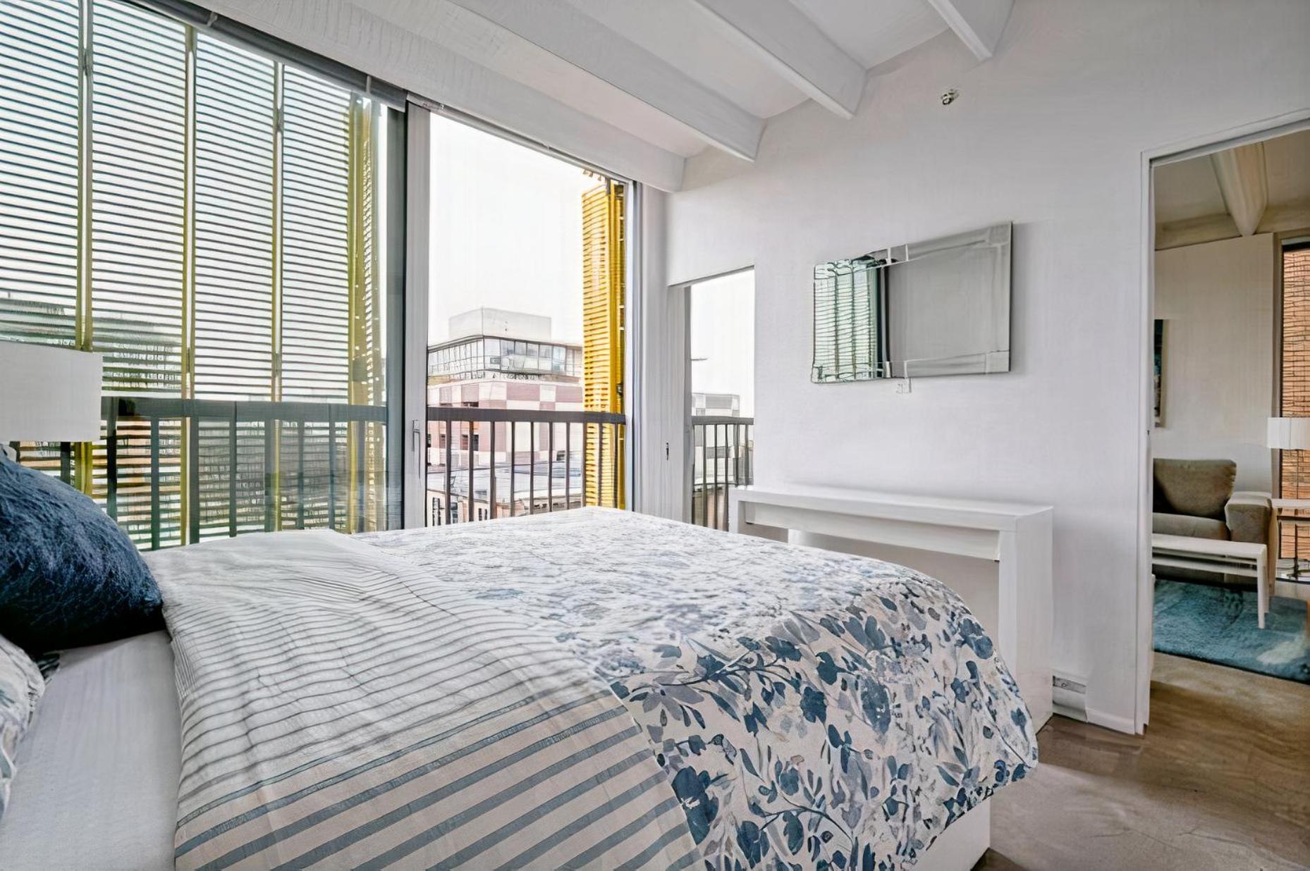 Modern, Bright & 1-bed Downtown Close To Rogers Arena