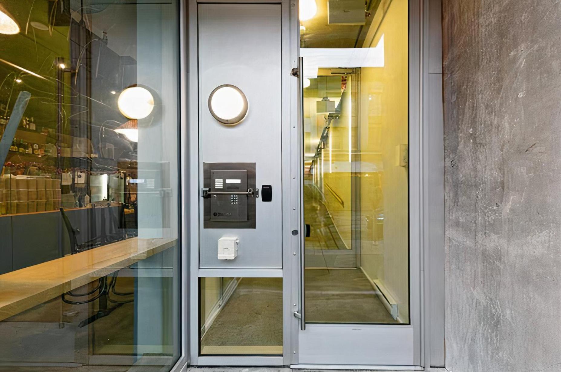 Apartment Modern, Bright & 1-bed Downtown Close To Rogers Arena