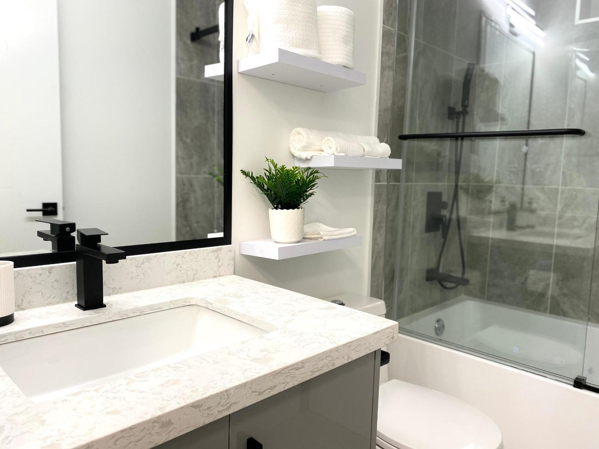 Modern And New House Near Pne With Big Garden And Free Parking Vancouver
