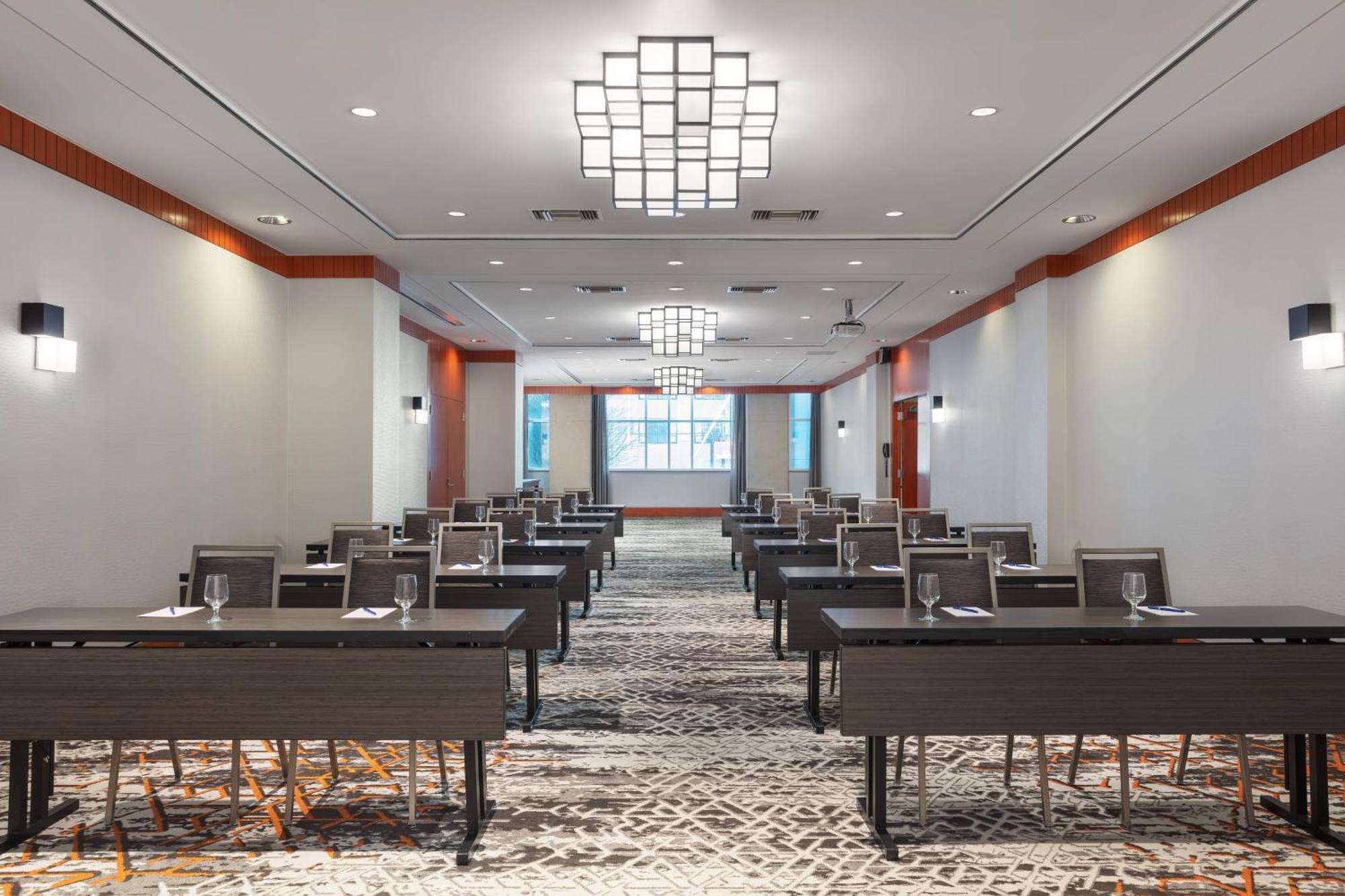Hotel Delta By Marriott Downtown 4*