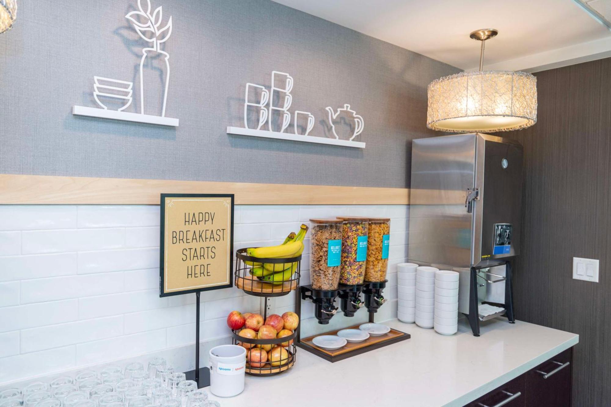 Hampton & Suites, By Hilton - Downtown 3*