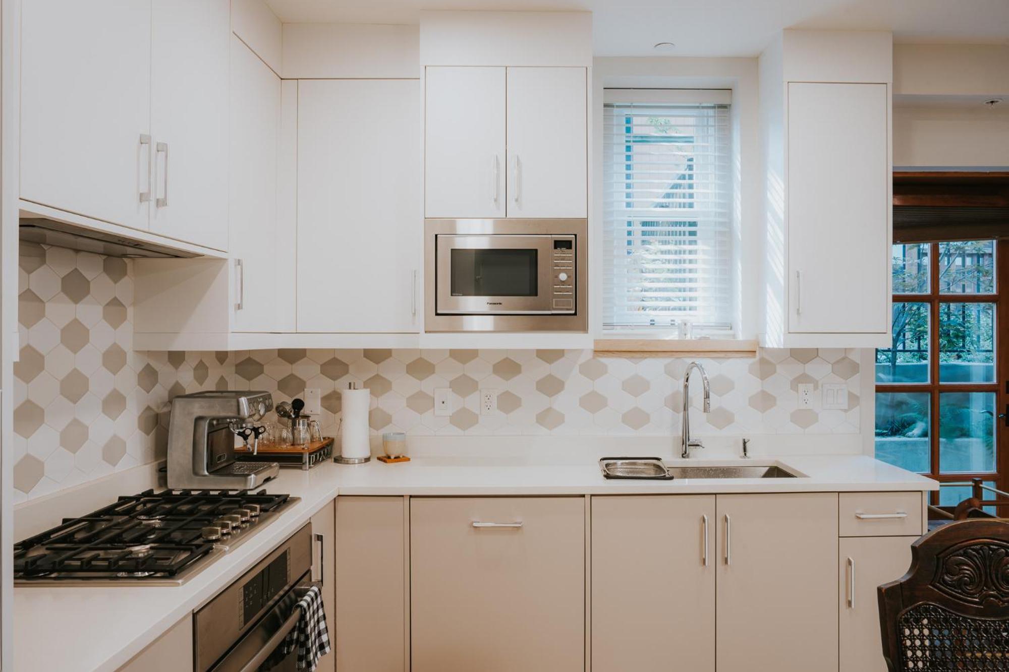 A Gentle Hideaway In The Urban Forest West End Downtown *