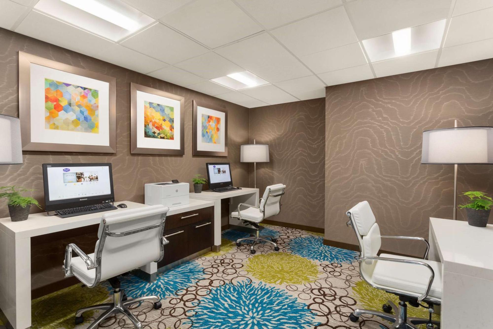 Hampton & Suites, By Hilton - Downtown Hotel