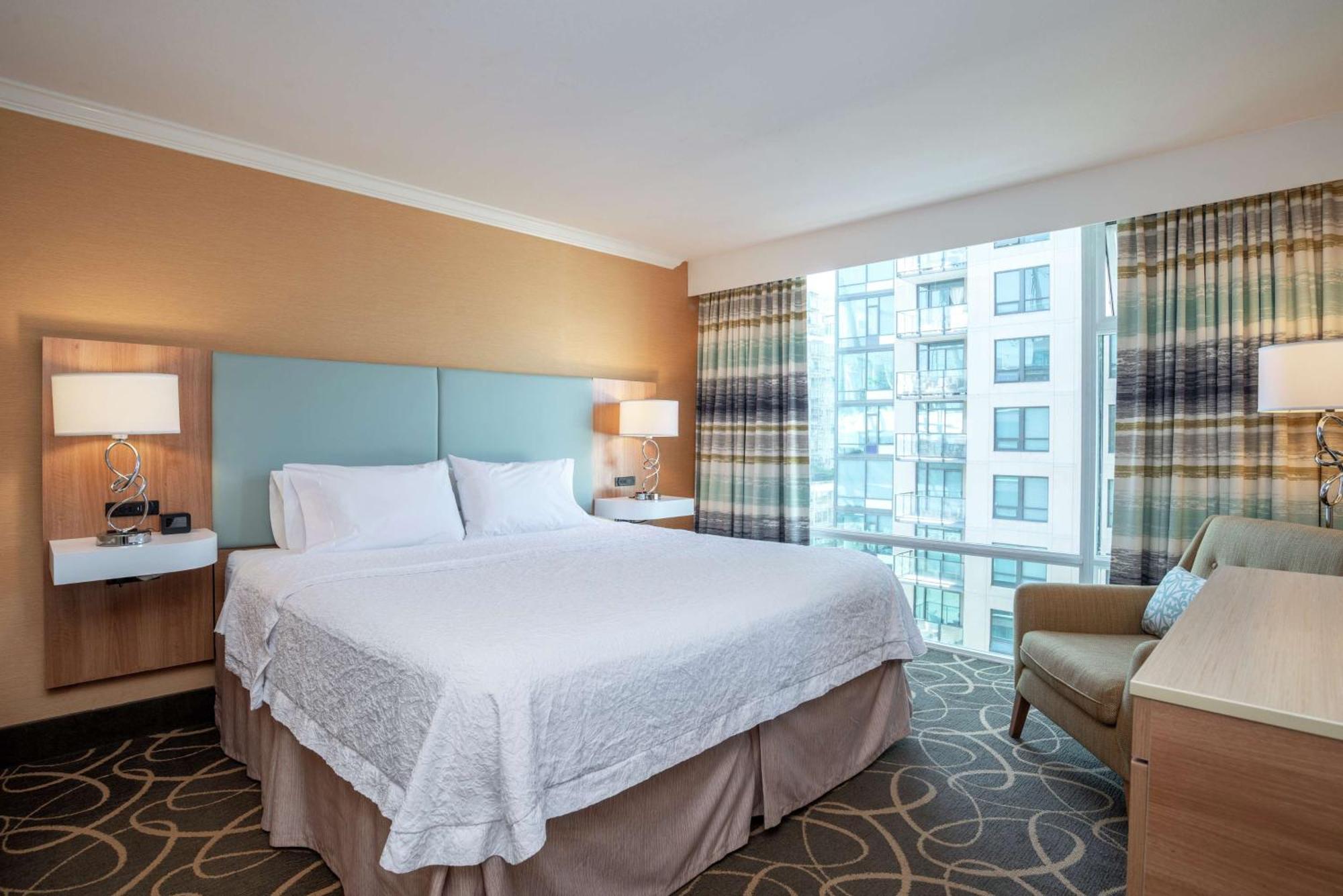 Hampton & Suites, By Hilton - Downtown Hotel