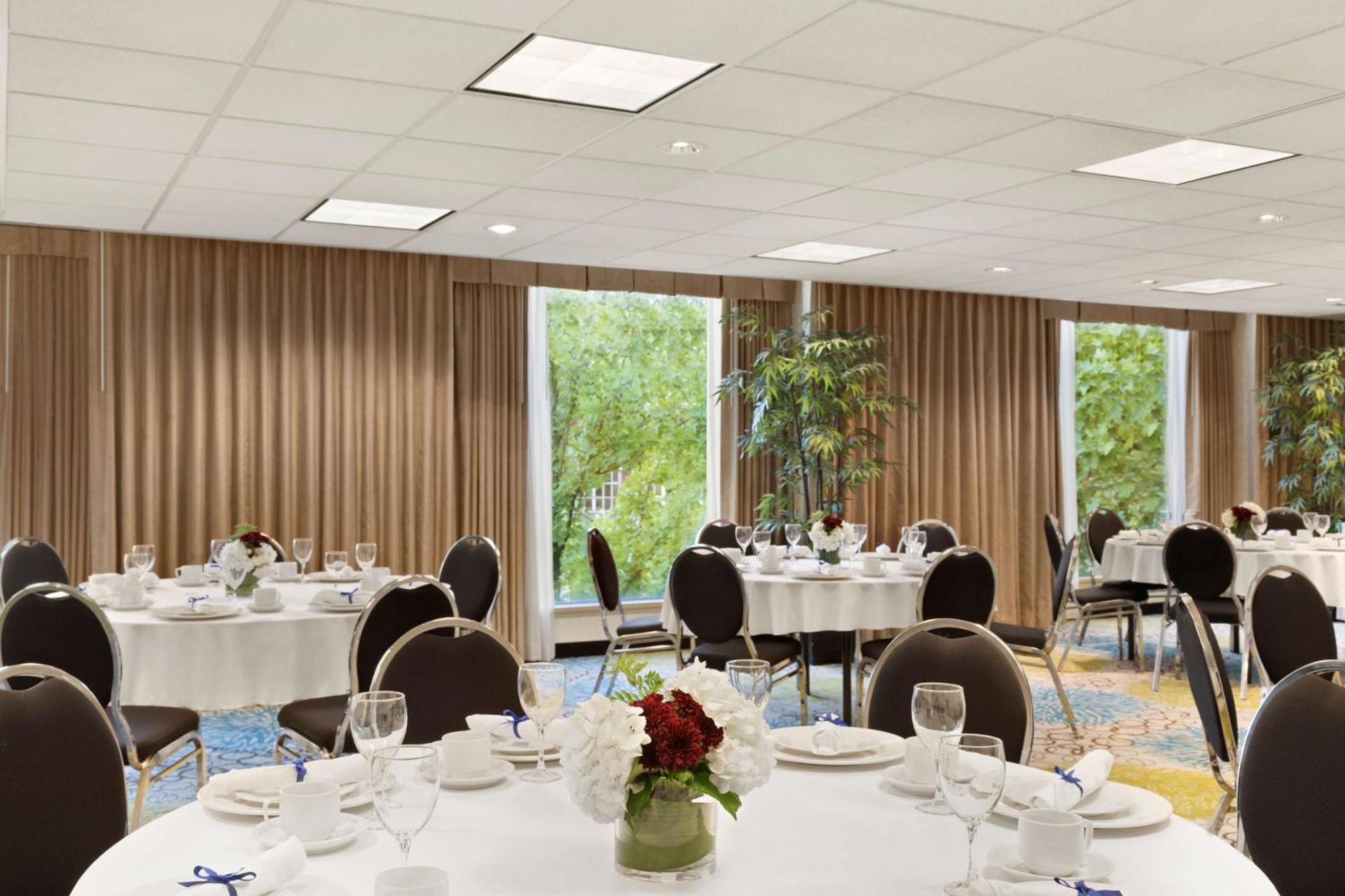 Hotel Hampton & Suites, By Hilton - Downtown