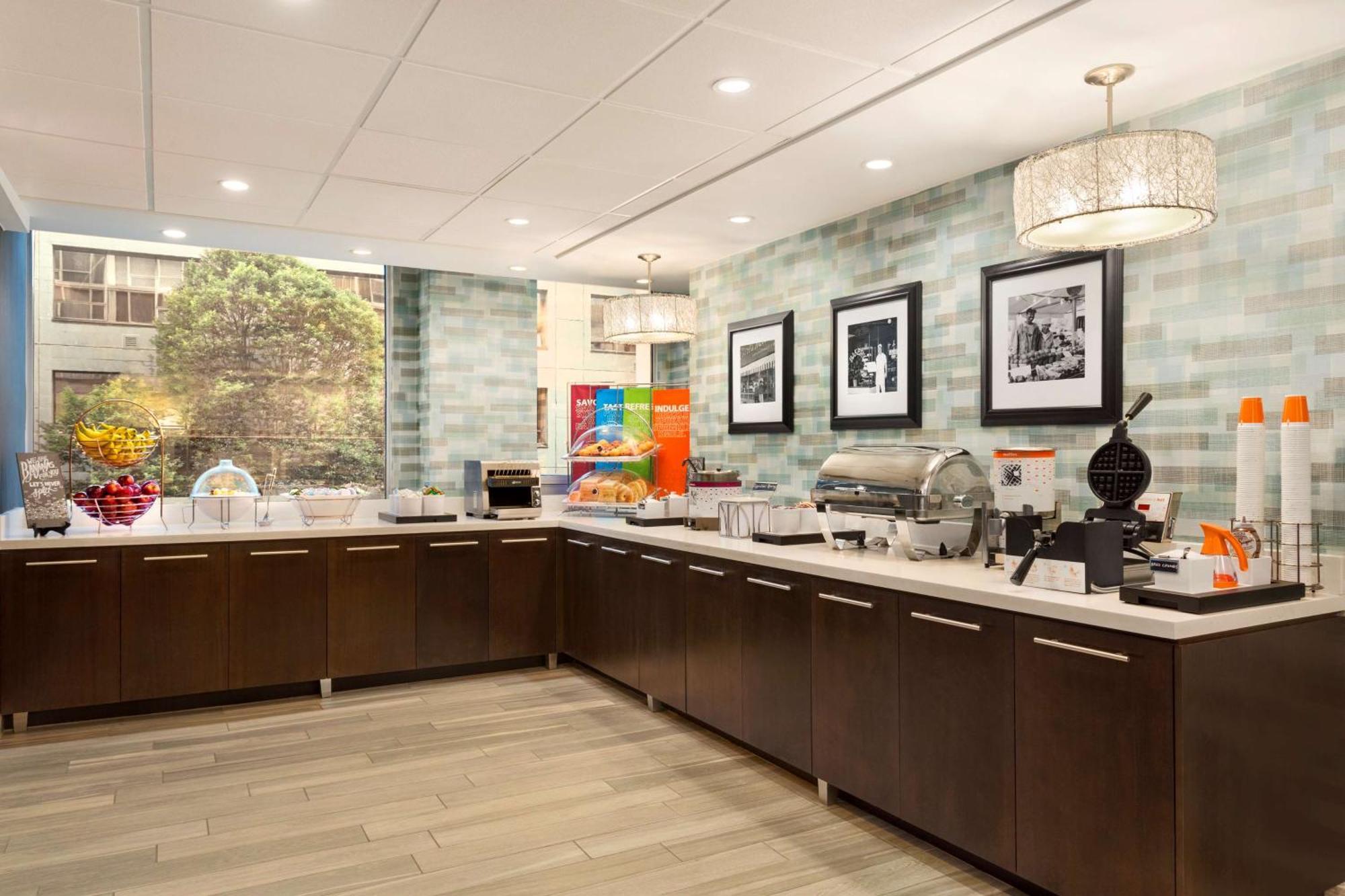 Hampton & Suites, By Hilton - Downtown 3*