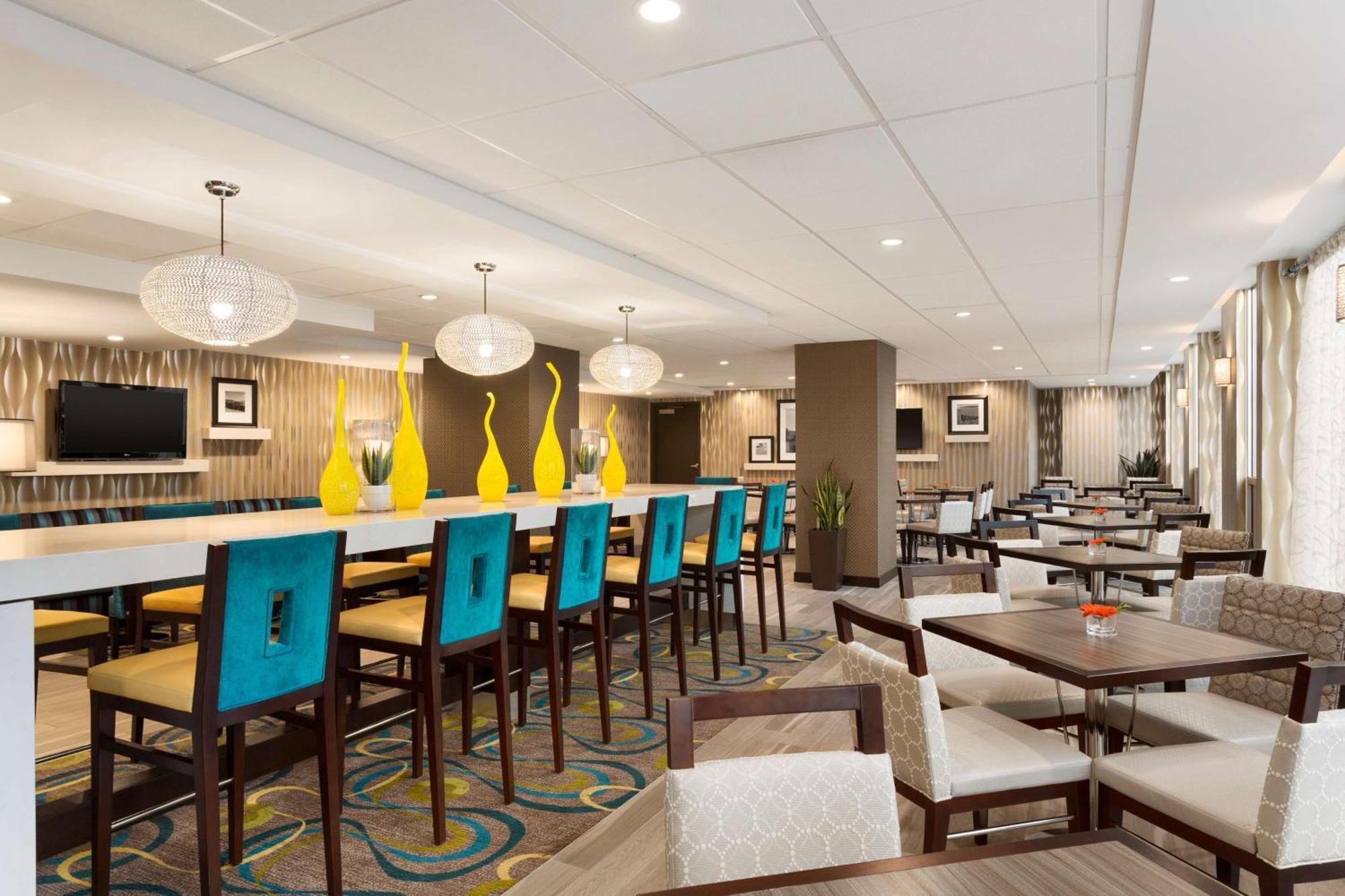 Hotel Hampton & Suites, By Hilton - Downtown Vancouver