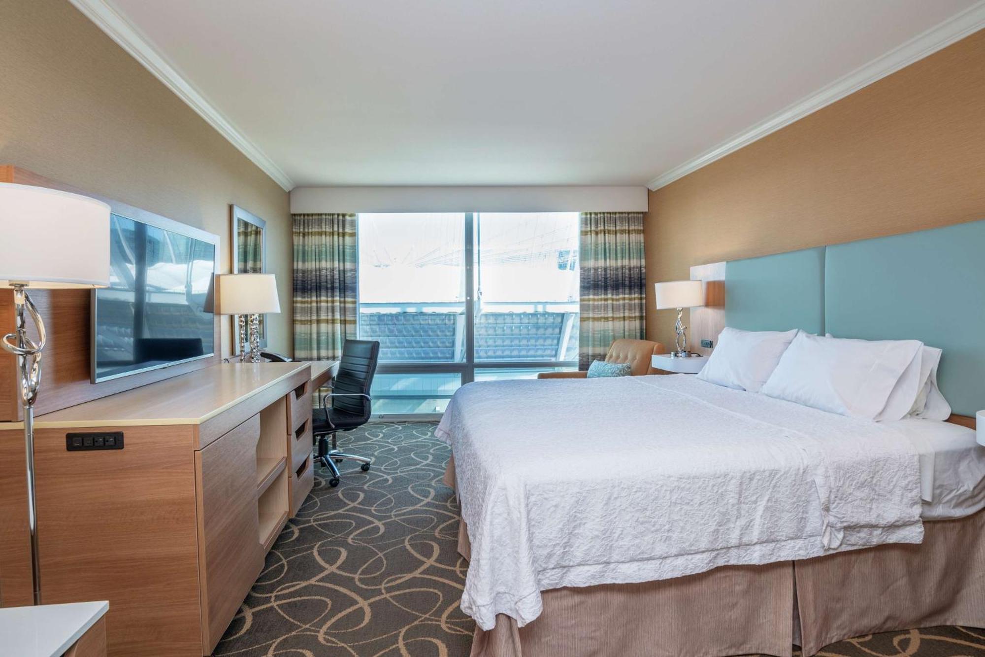 Hampton & Suites, By Hilton - Downtown Hotel 3*