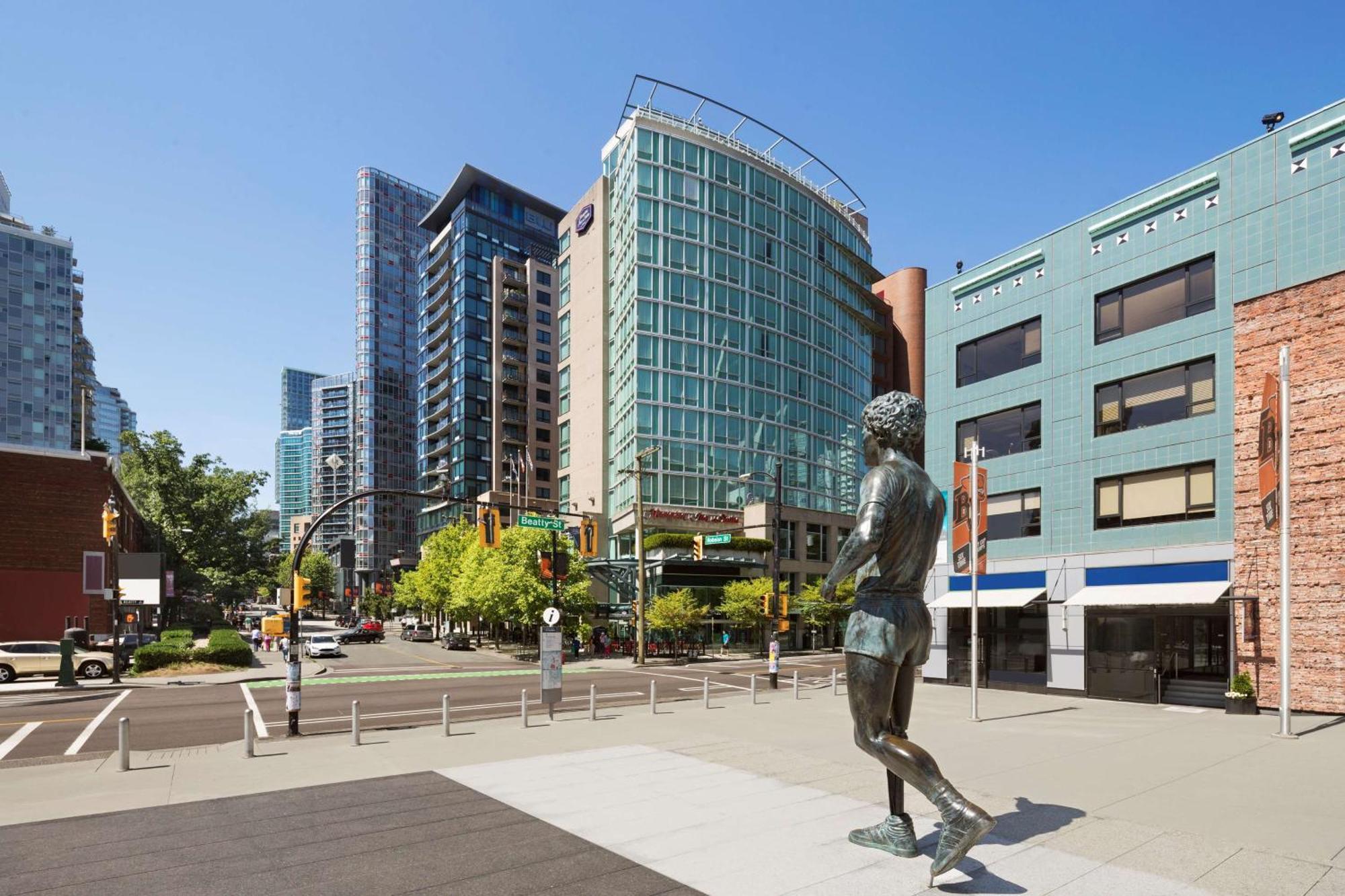 Hampton & Suites, By Hilton - Downtown Hotel