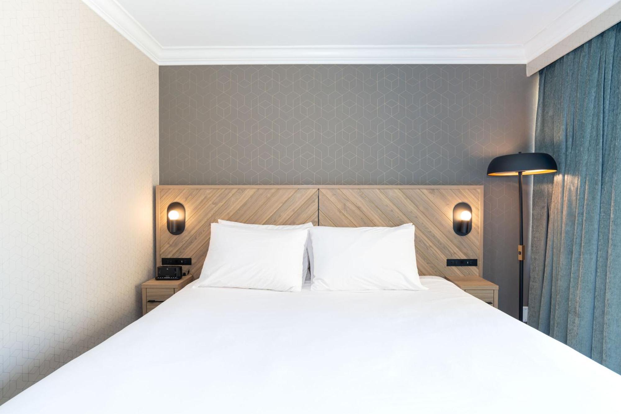 Sandman Downtown 3*