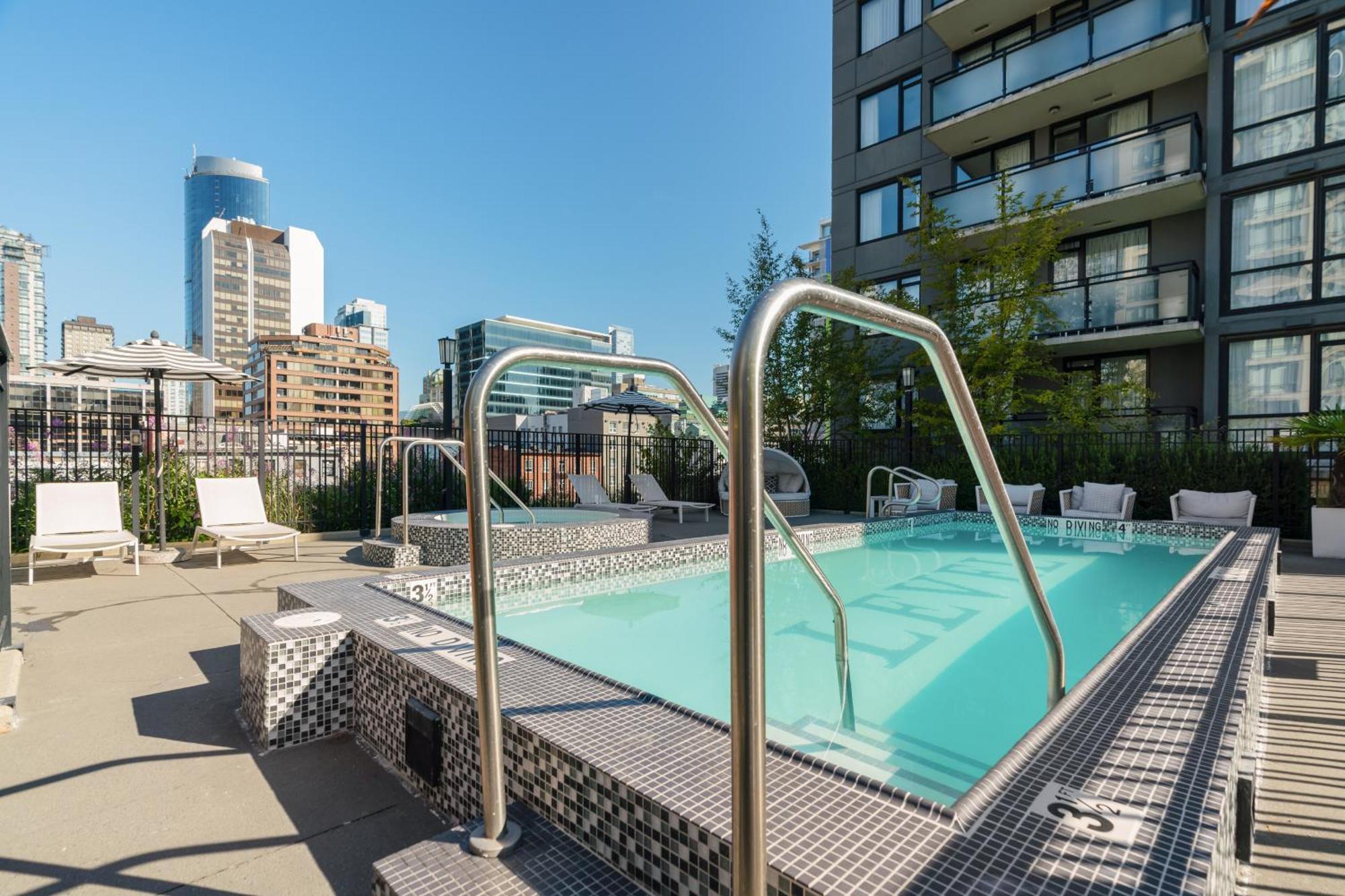 Level Yaletown Seymour Apartment