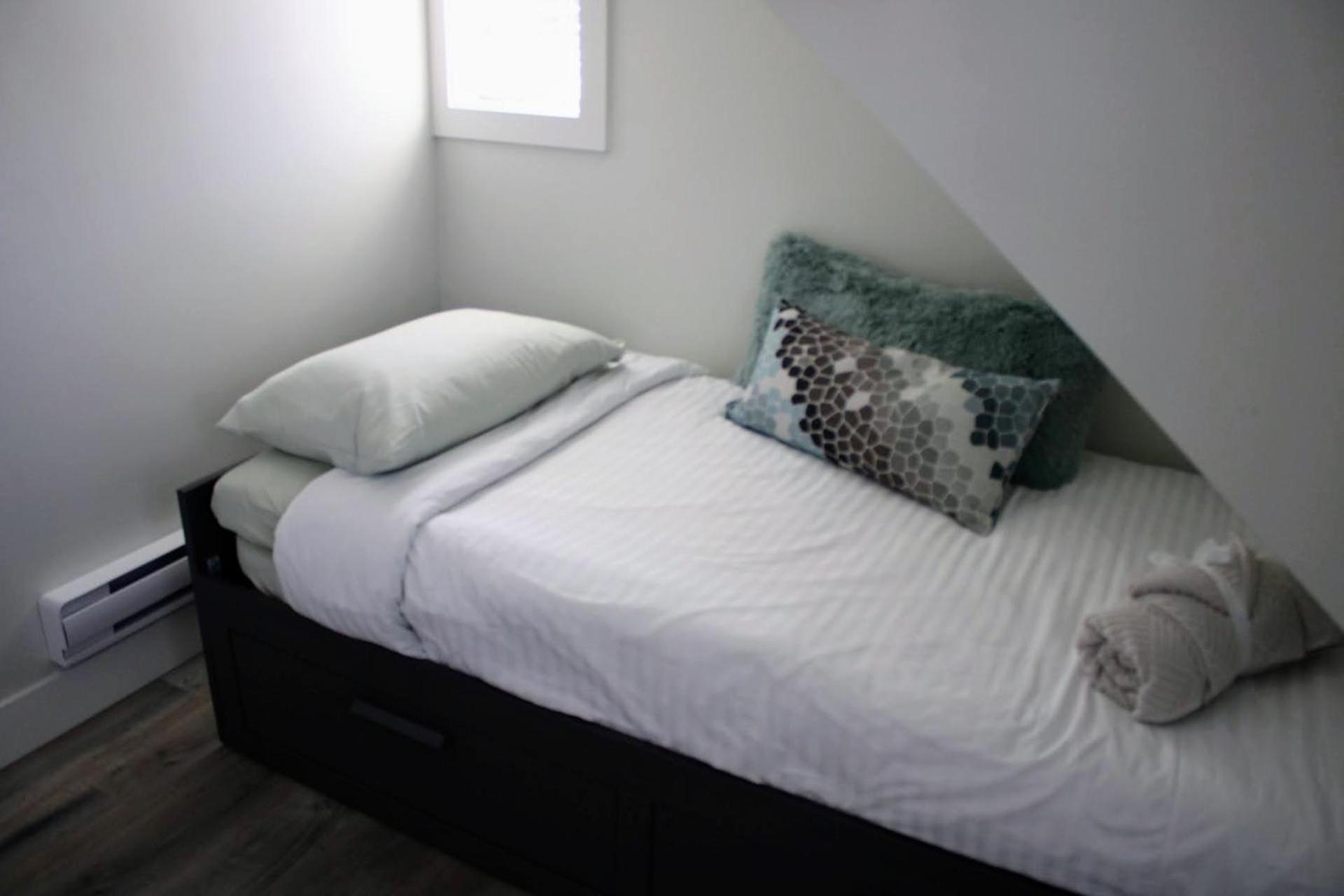 Holiday home Bright And Cozy Modern In - To Yvr-downtown - Free Private Parking Vancouver