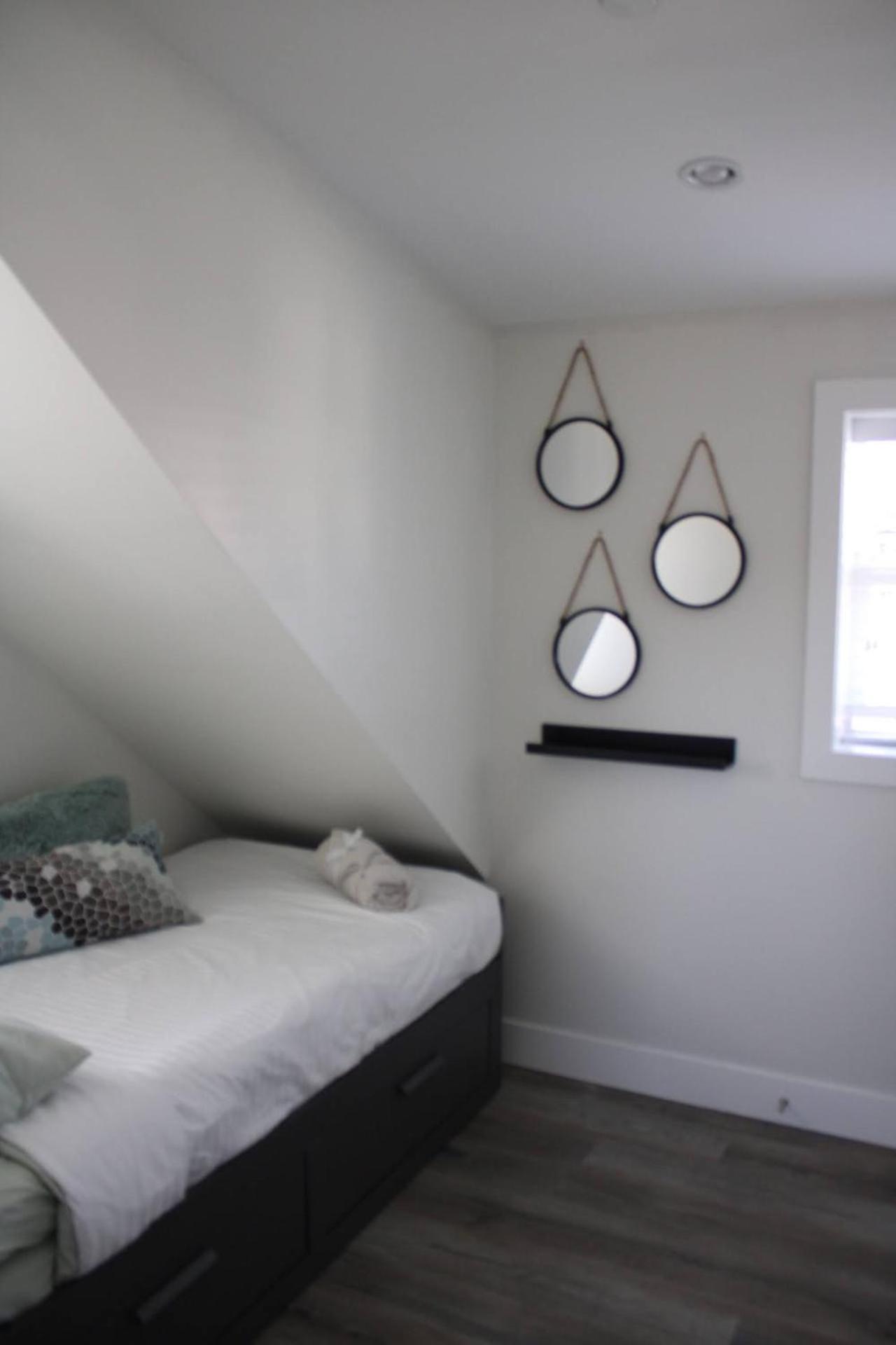 Bright And Cozy Modern In - To Yvr-downtown - Free Private Parking