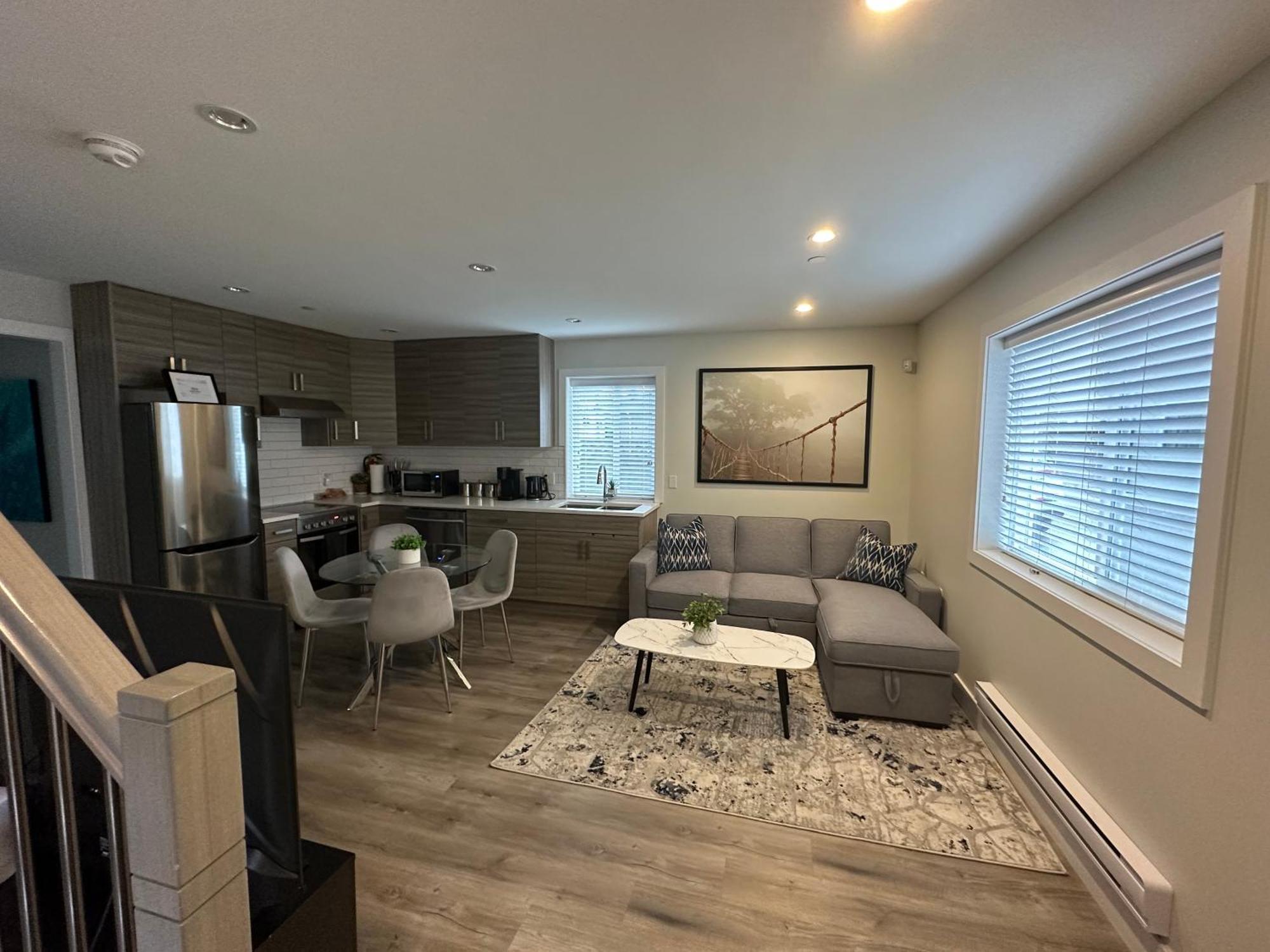 Bright And Cozy Modern In - To Yvr-downtown - Free Private Parking