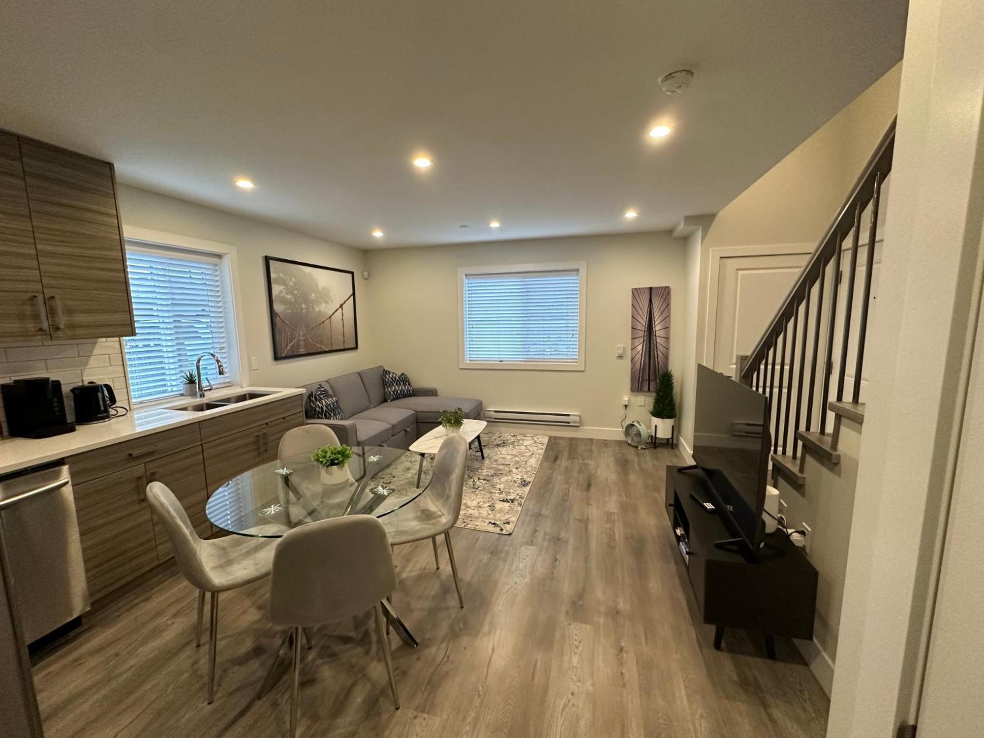 Bright And Cozy Modern In - To Yvr-downtown - Free Private Parking Holiday home *