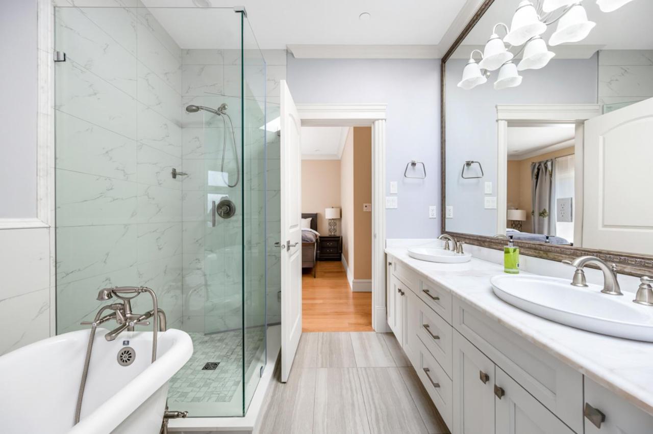 Haven: Luxurious 5-bedroom Retreat Vancouver