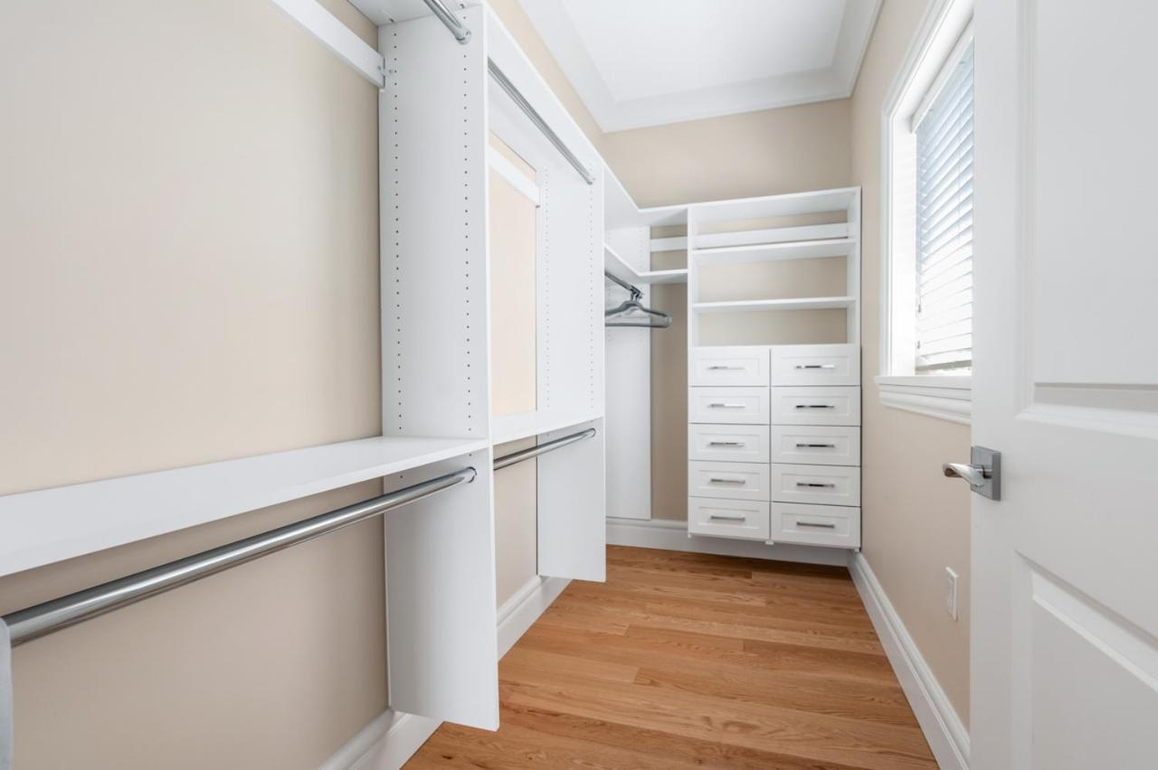 Haven: Luxurious 5-bedroom Retreat * Vancouver