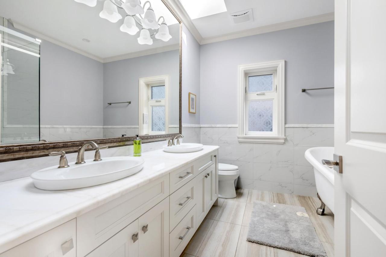 Haven: Luxurious 5-bedroom Retreat * Vancouver