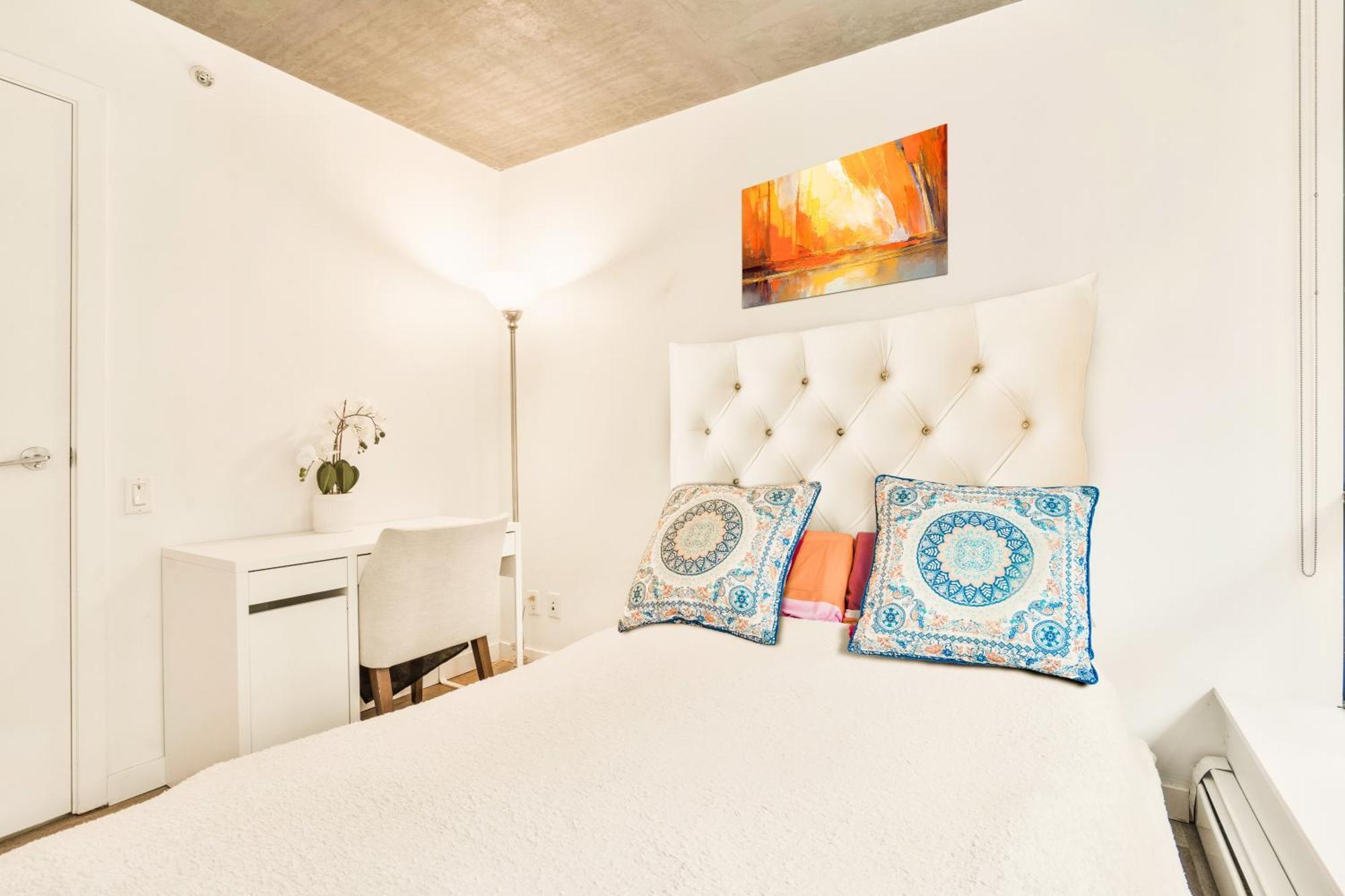 Urban Chic: Sleek 2br In Heart Of * Vancouver